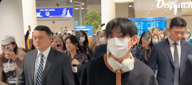 Taehyung’s Playful Reaction to Fans Draws Laughter at Recent Event